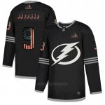 Camiseta Hockey Tampa Bay Lightning Tyler Johnson 2020 USA Flag Negro Camiseta Hockey Tampa Bay Lightning Tyler Johnson 2020 USA Flag Negro
